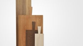 Schneidebretter aus Holz mit Griff - Ahorn, geräucherte Eiche, Eiche hell (geölt) und geräucherte Eiche (von vorn nach hinten) Schneidebretter aus Holz mit Griff - Ahorn, Eiche hell und dunkel