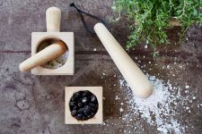 Gewürzmörser mit passendem Stößel - MORTAR & PESTLE aus Holz im modernen Design von The Oak Men Gewürzmörser aus Holz im modernen Design - MORTAR & PESTLE von The Oak Men