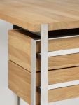 Detailaufnahme der beiden Schubladen, die maßgeblich zur Funktionalität des modernen Design Schreibtisches OUTLINE DESK von Kristina Dam beitraen Kristina Dam - Outline Desk Schreibtisch im modernen Design aus Eiche im Detail