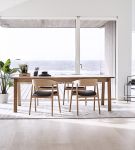Egal ob zum morgendlichen Kaffee trinken oder beim Abendessen mit der Familie, die AC2 Esszimmerstühle von Andersen Furniture bieten optimalen Komfort Esszimmerstuhl Holz in Eiche matt und Lederbezug AC2 von Andersen Furniture
