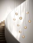 Design Pendelleuchte aus Glas und Messing im Treppenaufgang - BRIGHT BAROCCO von Nordic Tales