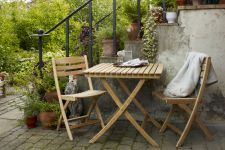 Einladende Tischgruppe mit dem Klapptisch SELANDIA und den gleichnamigen Stühlen SELANDIA von Skagerak by Fritz Hansen Teakholz Klapptisch SELANDIA TABLE von Skagerak