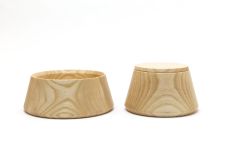 Die Vorratsdose TOUR von shibui besteht aus zwei stapelbaren Ebenen und einem Deckel Vorratsdose aus Eschenholz mit zwei Kammern TOUR von shibui