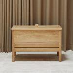 FORM & REFINE - A LINE STORAGE BENCH 68 Sitztruhe aus Holz in Eiche