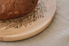 Rio Lindo - SERVING TRAYS Holzteller rund aus Eiche mit Gravur