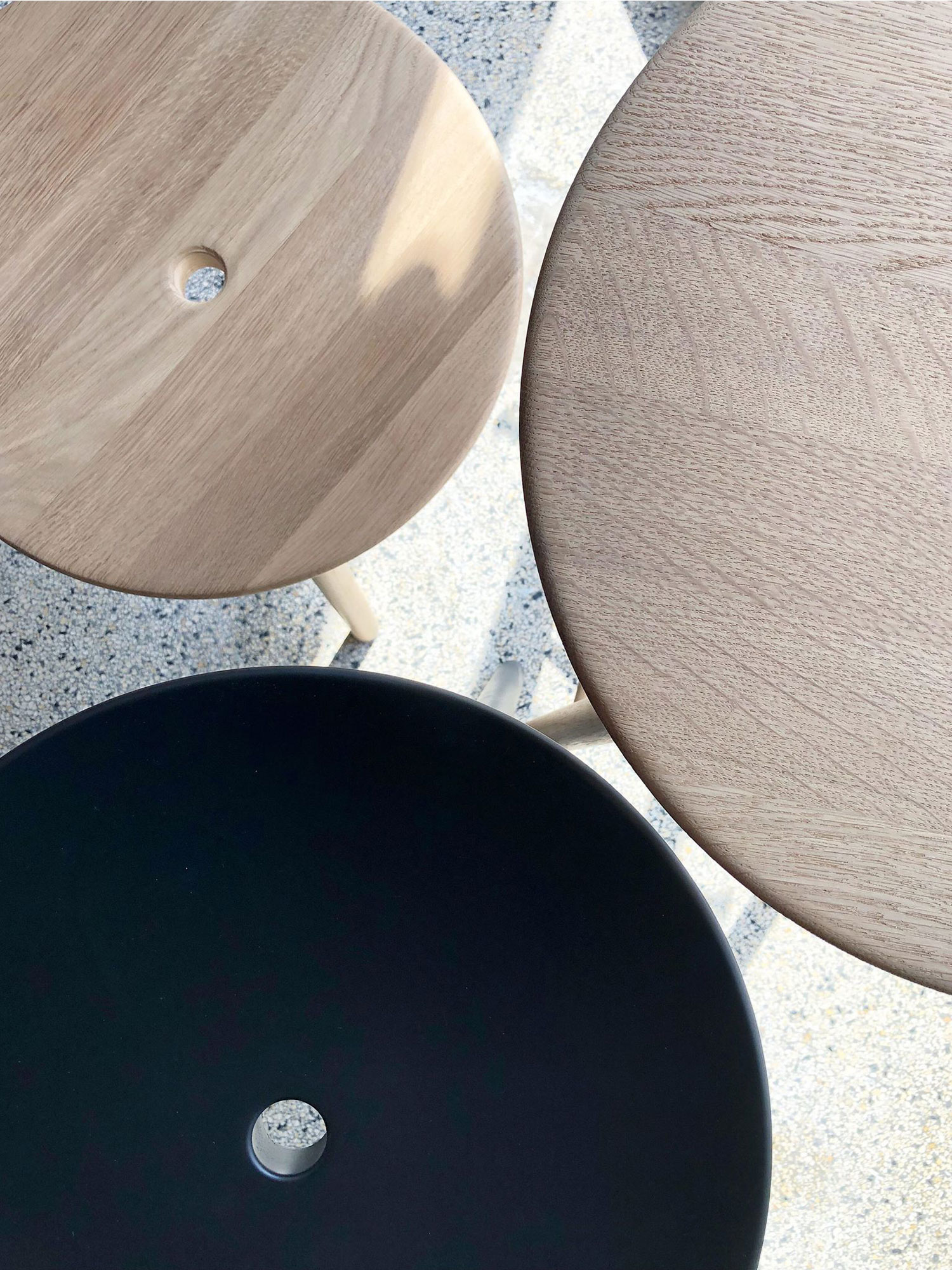 Design-Barhocker DiVolo aus Holz ohne Lehne von applicata