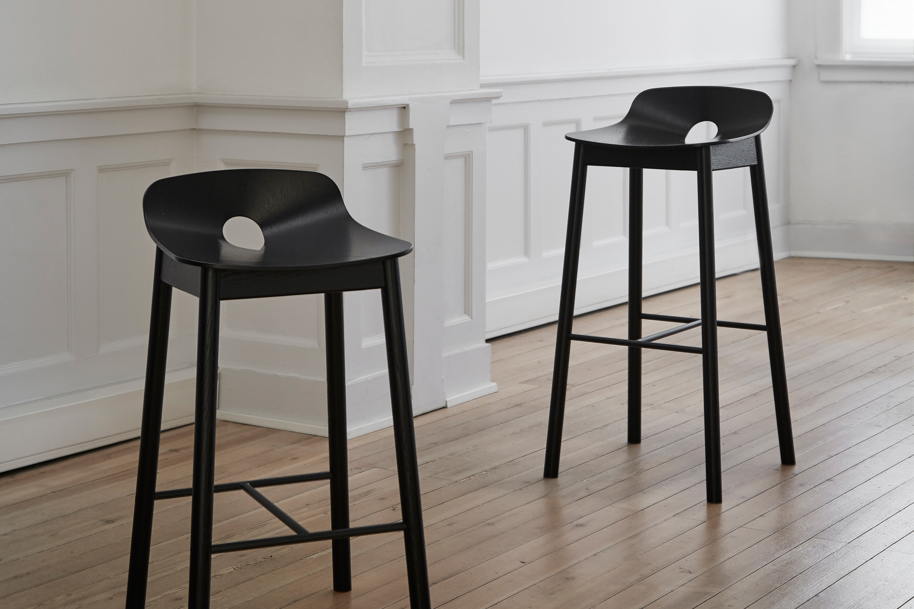 Barstuhl Mit Lehne Mono Bar Stool Von Woud I Holzdesignpur