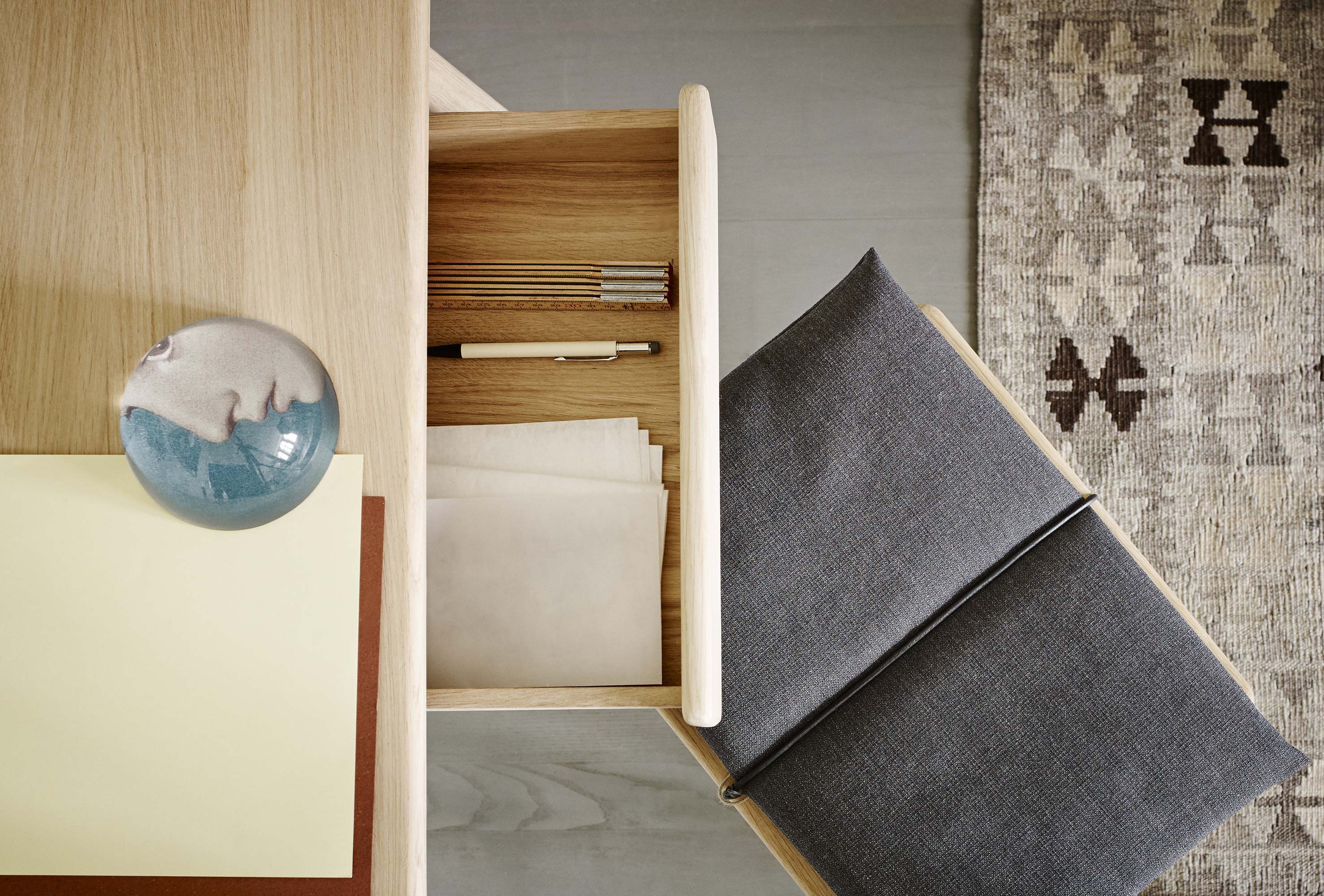 Schreibtisch aus Eiche GEORG DESK von Skagerak | HolzDesignPur