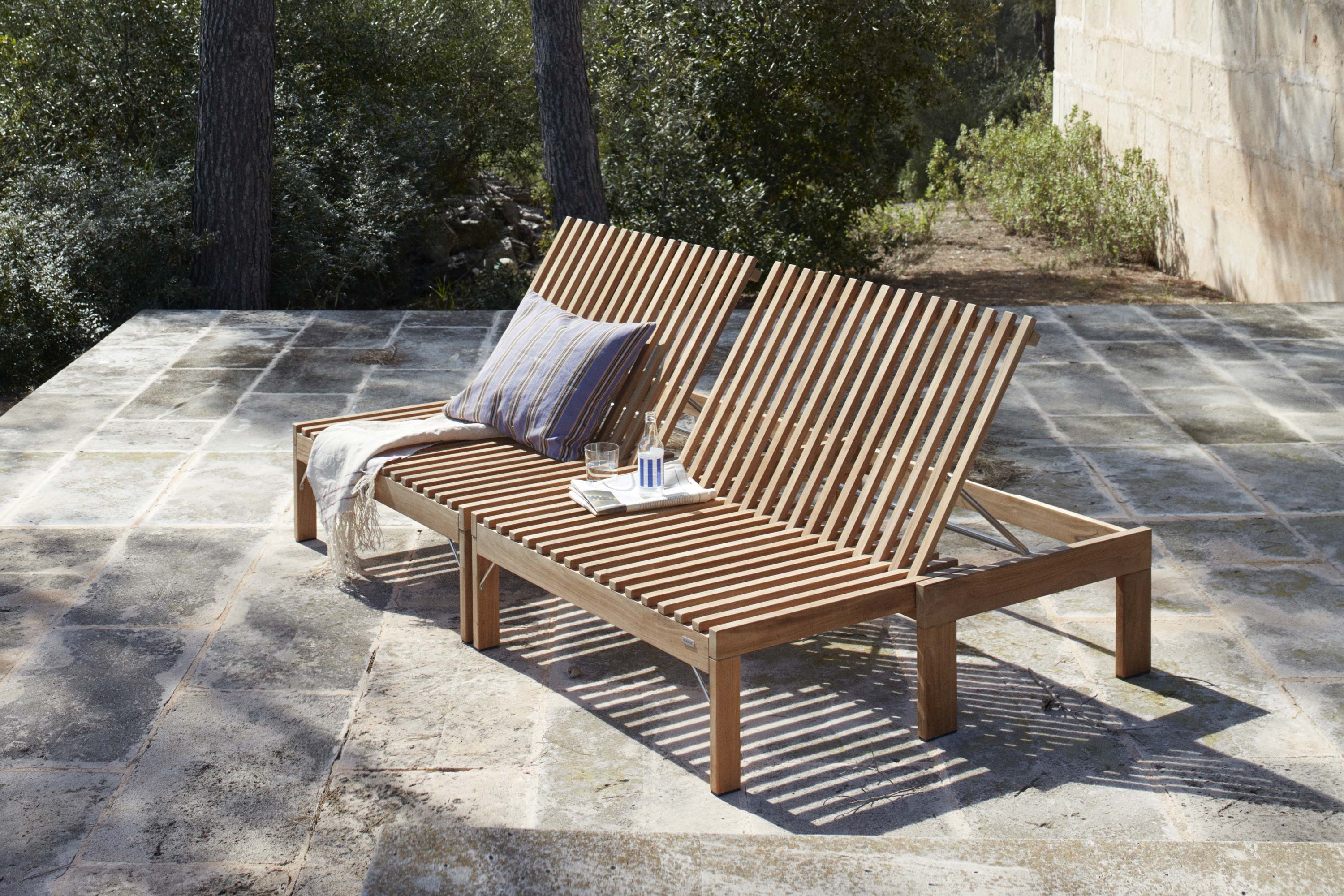 Dänische Kerzenständer Holz ~ Teak Sonnenliege und Klappliege Riviera Lounge von Skagerak Dänische Kerzenständer Holz ~ Teak Sonnenliege und Klappliege Riviera Lounge von Skagerak