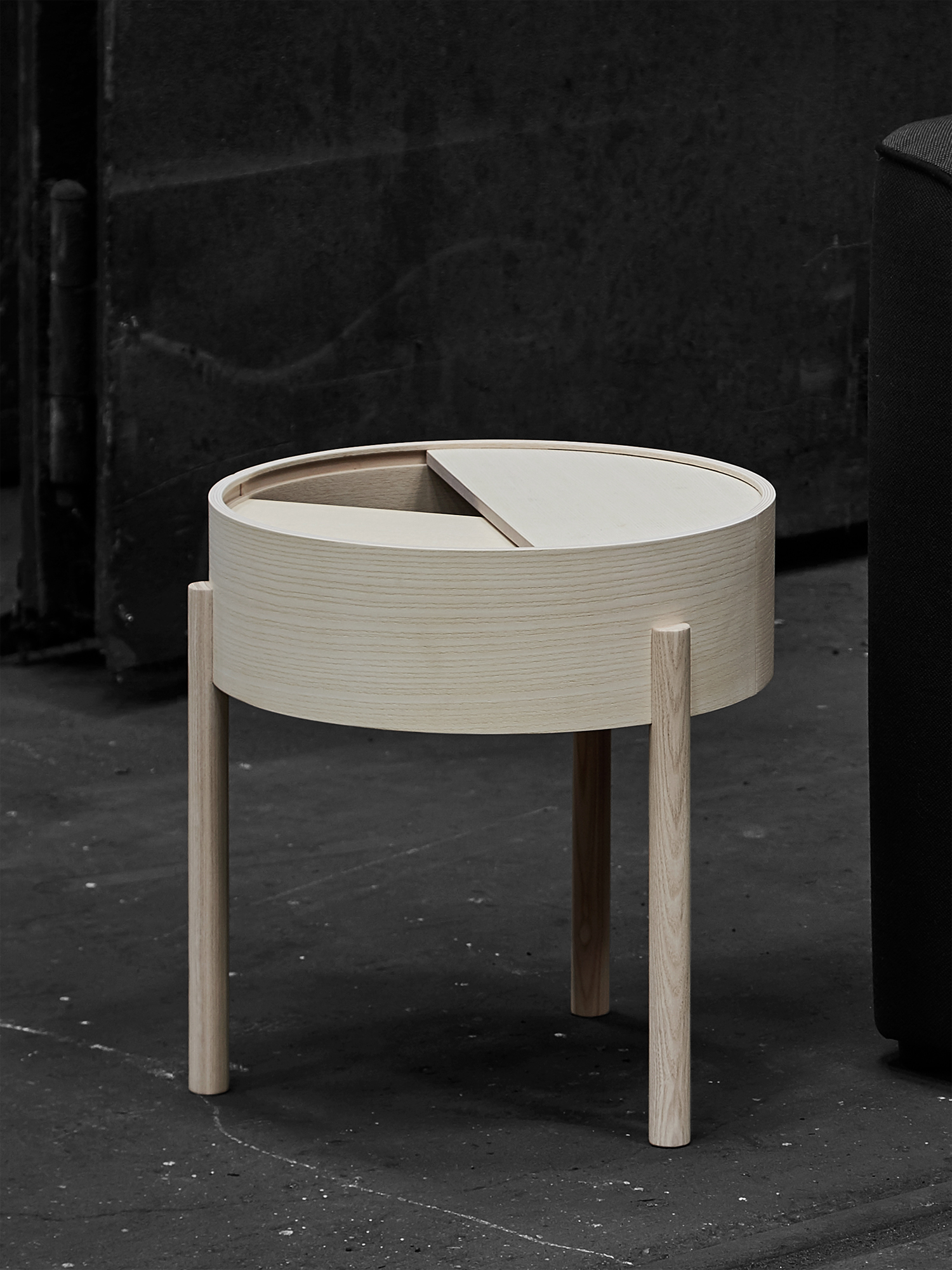 Beistelltisch mit Stauraum ARC SIDE TABLE von WOUD | HolzDesignPur