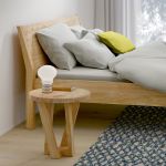 Die Maserung des Holzes ist je nach Bett unterschiedlich und zeigt so die Facetten des Naturprodukts VILLA von vitamin design vitamin design VILLA - Bett aus Holz Queen und King Size in Eiche, geölt