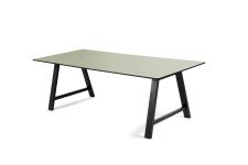 Design Esstisch aus Holz in Eiche schwarz lackiert / olivgrün - T1 von Andersen Furniture