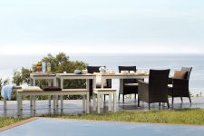 In Kombination der Sitzbank QUADRAT und dem gleichnamigen Terrassentisch QUADRAT von Jan Kurtz entstehen einladende Sitzgruppen Sitzbank aus Alu und Holz für die Terrasse - QUADRAT von Jan Kurtz