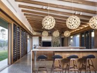 David Trubridge - CORAL Kugel Hängeleuchte aus Bambus über der Hausbar