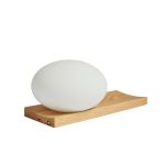 Klare Formen, hochwertige Materialien und eine sorgfältige Verarbeitung kennzeichnen die Tischleuchte DEW TABLE LAMP im dänischen Design von WOUD Dew Table Lamp von Woud Tischleuchte mit USB-Anschluss