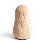Dekofigur GHOSTS aus Holz von The Oak Men in groß mit hellem Gesicht Deko Holzfigur in groß mit hellem Gesicht - GHOSTS von The Oak Men