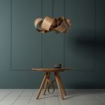 Durch ihre ausgefallene Form ist die Hängeleuchte DRIFT PENDANT von Tom Raffield ein ganz besonderer Blickfang DRIFT PENDANT von Tom Raffield - ausgefallene Hängeleuchte