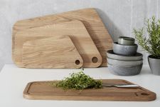 Großes Schneidebrett aus Holz mit Saftrille und Loch - U3 CARVING BOARD von Andersen Furniture
