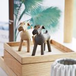 Varianten der Holzfigur TIM von Kay Bojesen in dänischem Design