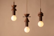 Geometrische Formen, natürliche Materialien und eine hochwertige Verarbeitung - made in Germany - kennzeichnen die Pendelleuchte JUNIT LAMP von Schneid Geometrische Pendelleuchte aus Holz in Walnuss - JUNIT Lamp von Schneid