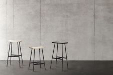 Moderner Designer Barhocker HC2 aus Holz und Metall von Andersen Furniture Designer Barhocker aus Holz und Metall ohne Lehne 65 cm Barstuhl - HC2 von Andersen Furniture