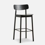Barstuhl mit Lehne aus Holz in Eiche schwarz lackiert mit Lehne SOMA BAR STOOL von WOUD