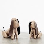 Charmante Holzfigur MY DOG aus Holz in Eiche im dänischen Design von Andersen Furniture MY DOG von Andersen Furniture - Holzfigure Hund in Eiche