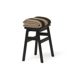 Hocker aus Buchenholz im skandinavischen Design - Angle Standard Stool von FORM & REFINE