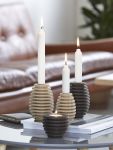 Die Kerzenständer und gleichnamigen Teelichthalter PINE sind in zwei verschiedenen Holzarten und unterschiedlichen Größen erhältlich The Oak Men - PINE Design Kerzenhalter und Teelichthalter aus Holz in verschiedenen Größen