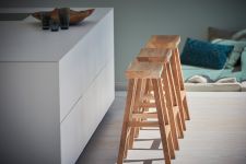 Barhocker aus massivem Teak mit 72 cm Höhe - CURVE von Jan Kurtz