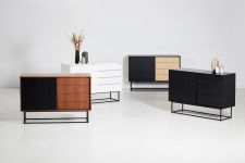 WOUD - VIRKA HIGH SIDEBOARD mit Schiebetür aus Holz im dänischen Design
