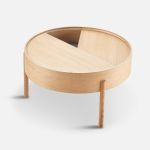 Runder Couchtisch mit Stauraum aus Eiche in Weißpigmentiert lackiert - ARC COFFEE TABLE von WOUD