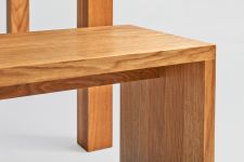 Die markante Holzmaserung der Sitzbank MENA von vitamin design ist ein echter Hingucker  Sitzbank Holz in Eiche geölt MENA von vitamin design