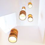 FUNK 16/26P von dreizehngrad - Zylinder Pendelleuchten aus Holzfurnier 