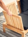 Das hochwertige Teakholzgestell wird durch komfortable Sitzpolster mit schwarzem Bezug aus 100% Polyacryl und quick dry foam® ergänzt  2-Sitzer Outdoor Lounge Loungesofa für den Garten aus Teak - KORFU LOUNGE von Jan Kurtz