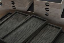 Schlicht gestaltete Holz Tablette SQUARE TRAY von The Oak Men mit einzigartiger Holzmaserung schlichtes Tablett aus Holz - SQUARE TRAY von The Oak Men