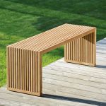 Die Gartenbank TIVOLI von Jan Kurtz ist aus massivem Teakholz gefertigt und ist damit für den Einsatz im Garten, auf der Terrasse oder auf dem Balkon prädestiniert Gartenbank modern Teak TIVOLI von Jan Kurtz