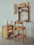 FORM & REFINE - BLUEPRINT BAR CHAIR Barstuhl aus Holz mit Lehne im Home Office
