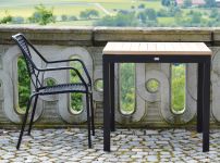 Dank seines klaren Designs und der zahlreichen Varianten ist der Gartentisch QUADRAT von Jan Kurtz vielseitig einsetzbar und kombinierbar Gartentisch mit Aluminium von Jan Kurtz - QUADRAT