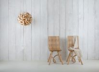 Minor No.1 Hängeleuchte in Kugelform vom Designer Tom Raffield - Abbildung in Eiche