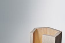 Detailaufnahme der Stehlampe aus massiver Eiche - ELAGONE von Drugeot Manufacture 