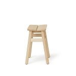 Hocker aus Holz in Buche - Angle Standard Stool von FORM & REFINE