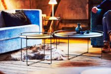 Die runden Couchtische CLOCK von Jan Kurtz sind in zwei verschiedenen Größen erhältlich. Jan Kurtz CLOCK - runde Couchtische aus Metall und Holz