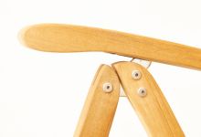 Detail der Armlehne des Hochlehner Klappstuhls ALEXIA aus Teakholz von Traditional Teak Detail Hochlehner Klappstuhl aus Holz - ALEXIA RECLINER von Traditional Teak