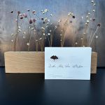 Raumgestalt Blumenwiese Holzstaender für Trockenblumen in Eiche