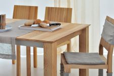 Massiver Holzstuhl TAU von vitamin design