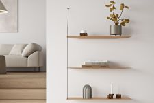 Schwebendes Hängeregal aus Holz - STEDGE SHELF von Woud mit Extraboden