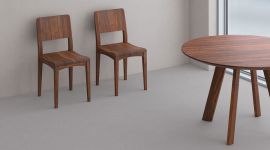 Schlichter Massivholz Stuhl INTUS in Kombination mit dem Tisch RHOMBI ROUND von vitamin design schlichter Massivholz Stuhl für den Esstisch - INTUS von vitamin design