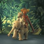 Design-Holztiere von Kay Bojesen: Holzaffe und Holzbär reiten zusammen auf ELEFANT Design-Holztiere von Kay Bojesen: Der Holzaffe und Holzbär reiten auf ELEFANT