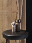 Ob einzeln oder zu zweit, auf dem Fensterbrett oder dem Beistelltisch - die charmanten Holzfiguren OWL von architectmade erweisen sich als echter Blickfang architectmade - OWL Holzfiguren Eulen im dänischen Design